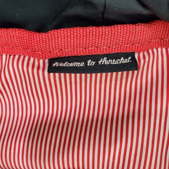 HERSCHEL SUPPLY CO DAWSON BACKPACK IN DARK FOREST BLACK 20.5L - Picture 15 of 16